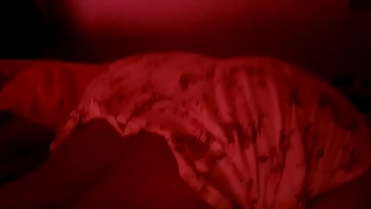 Est&aacute; milf le dejan un joven a cuidar y le hace una garganta profunda como nunca se la hab&iacute;an echo gemidos de hombre