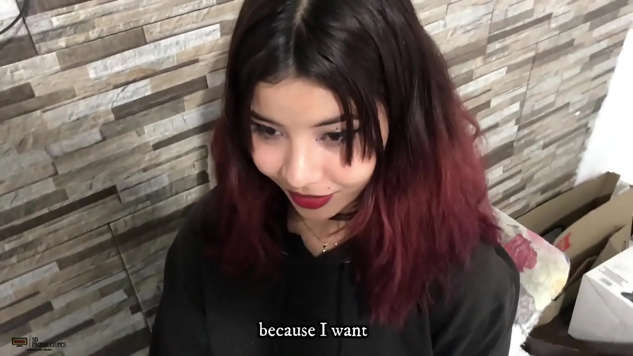 Le chupo la polla a mi hermanastro a cambio de que no le diga a mis padrastros que fumo