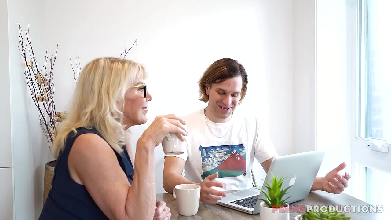 Pegas Productions - Bianca Fitcougar se fait D&eacute;foncer et Gicle Partout