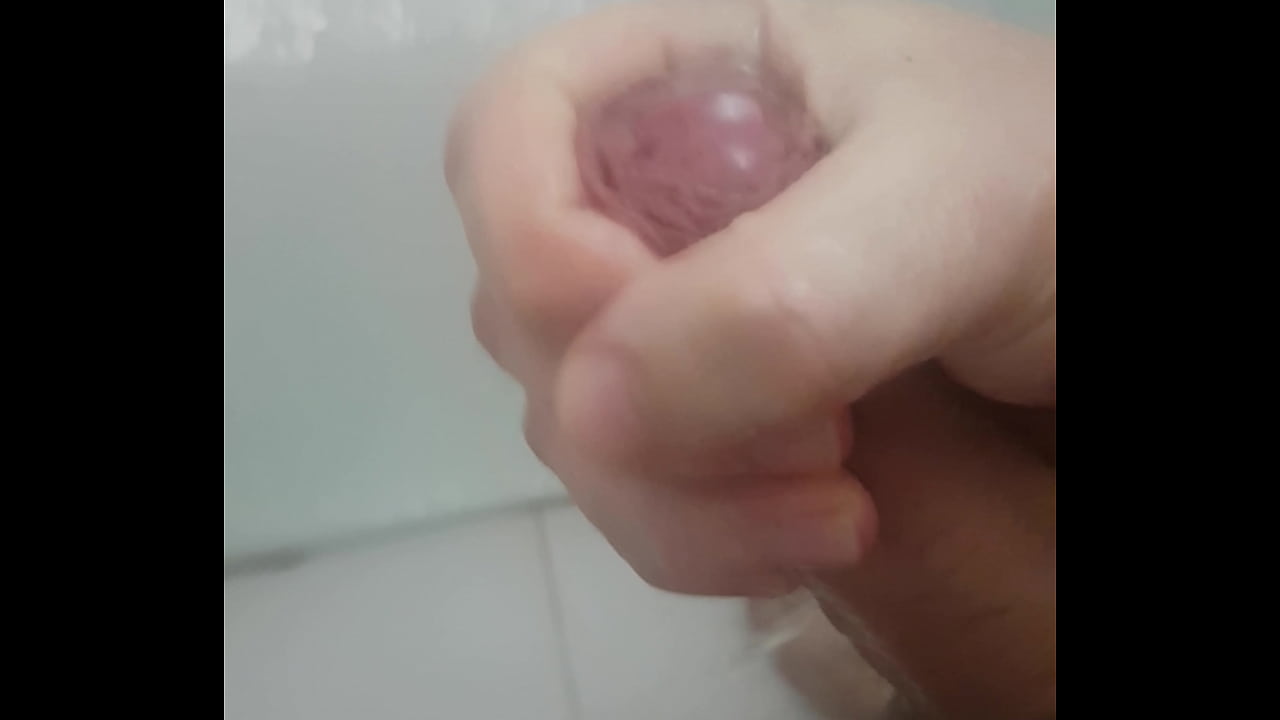 Gozando no chuveiro sjc