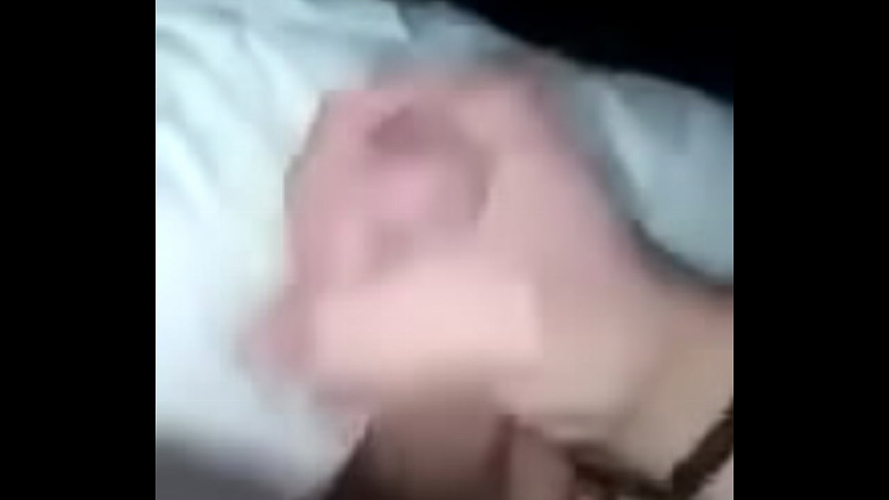 Une branlette avec se maso qui porte un bracelet