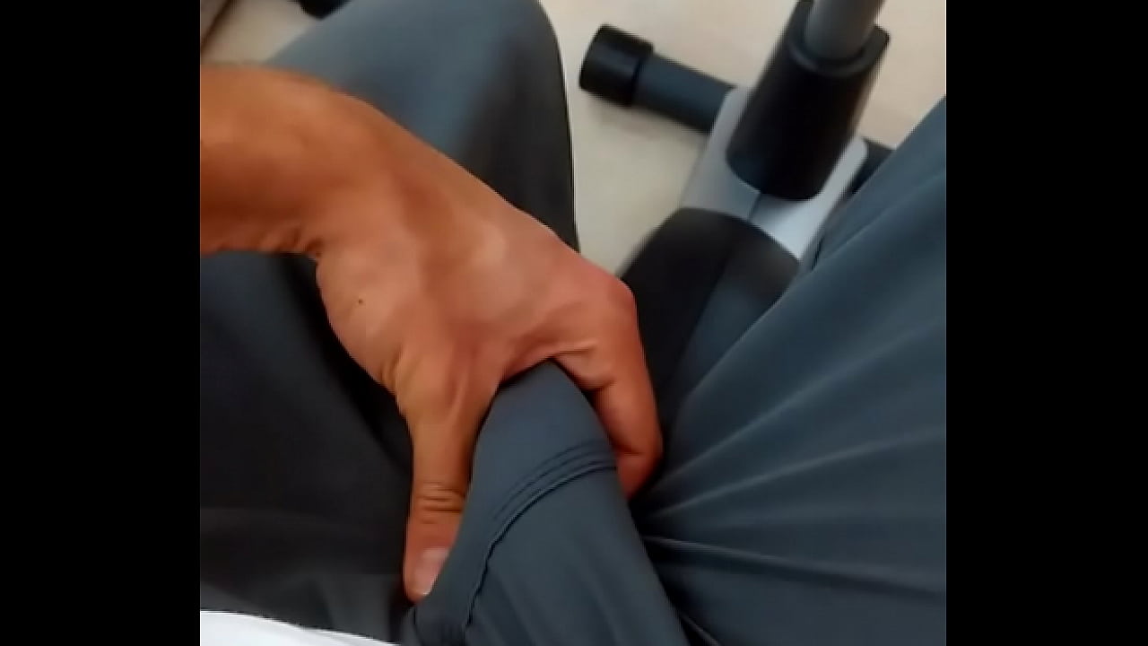 Pau duro em p&uacute;blico