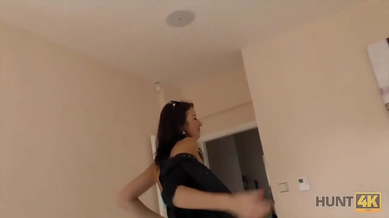 HUNT4K. Denisse mag es nicht, BF zu langweilen, sondern will Fremde ficken