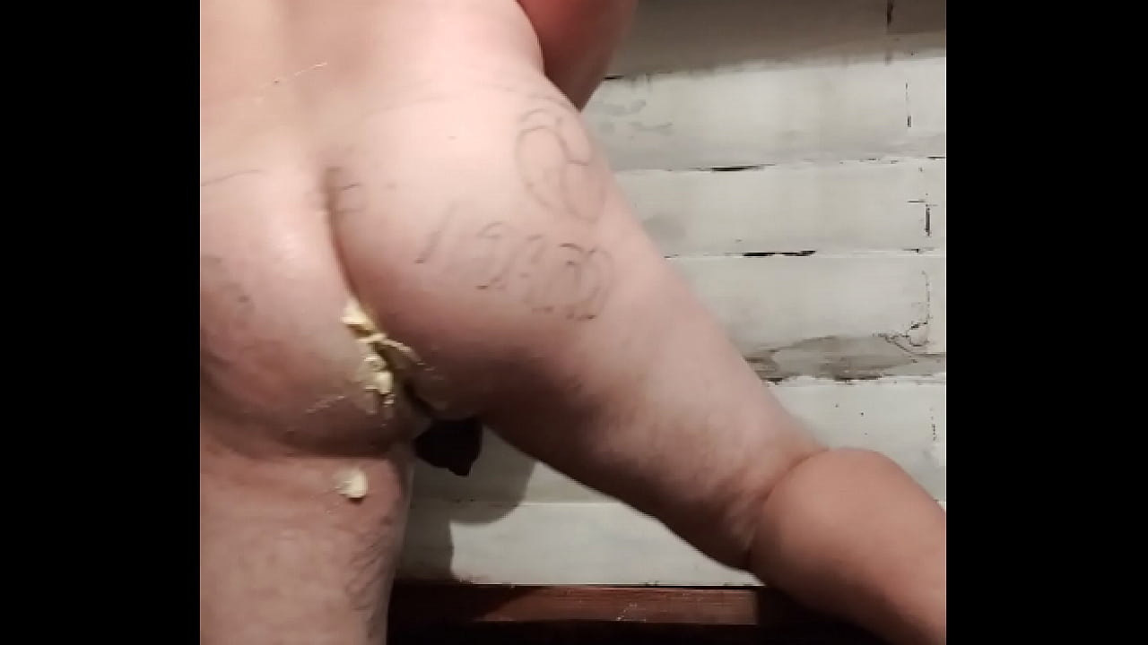 Russian gay shot a video of him sitting on a cucumber with his ass!!!