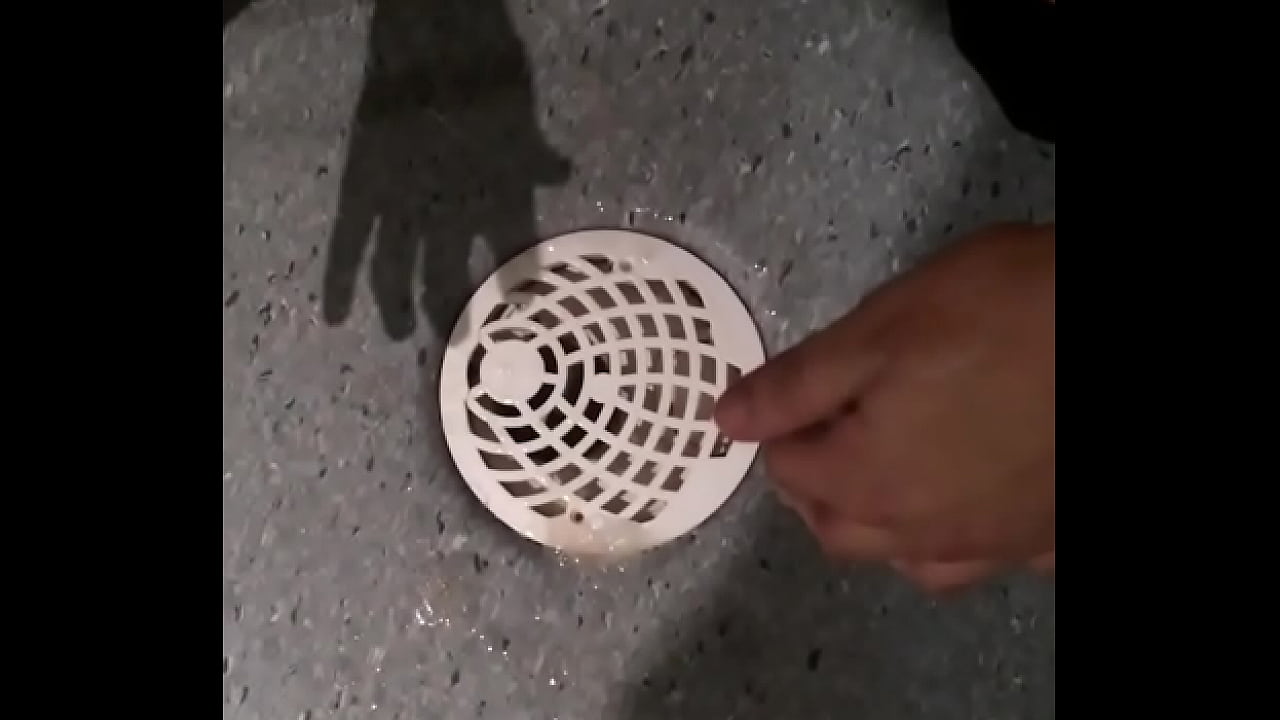 Salope beurette je lui crache ma sauce blanche