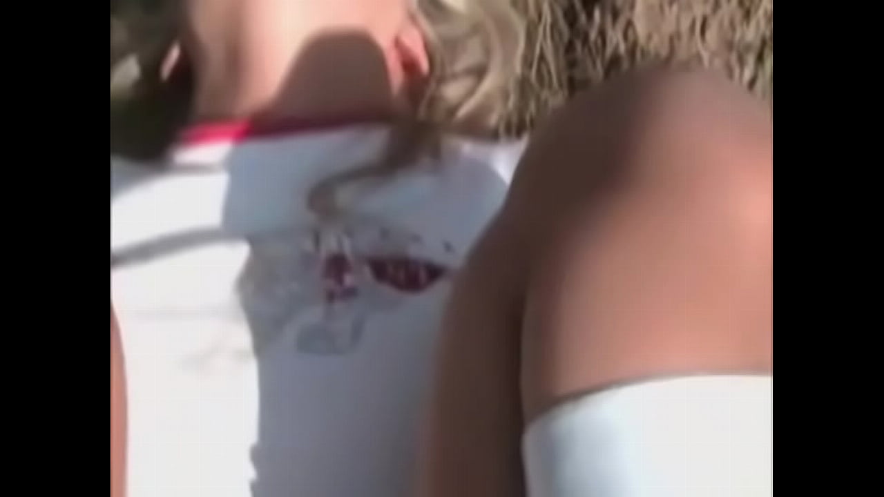 Loirinha safada fazendo um picnic diferente como namorado