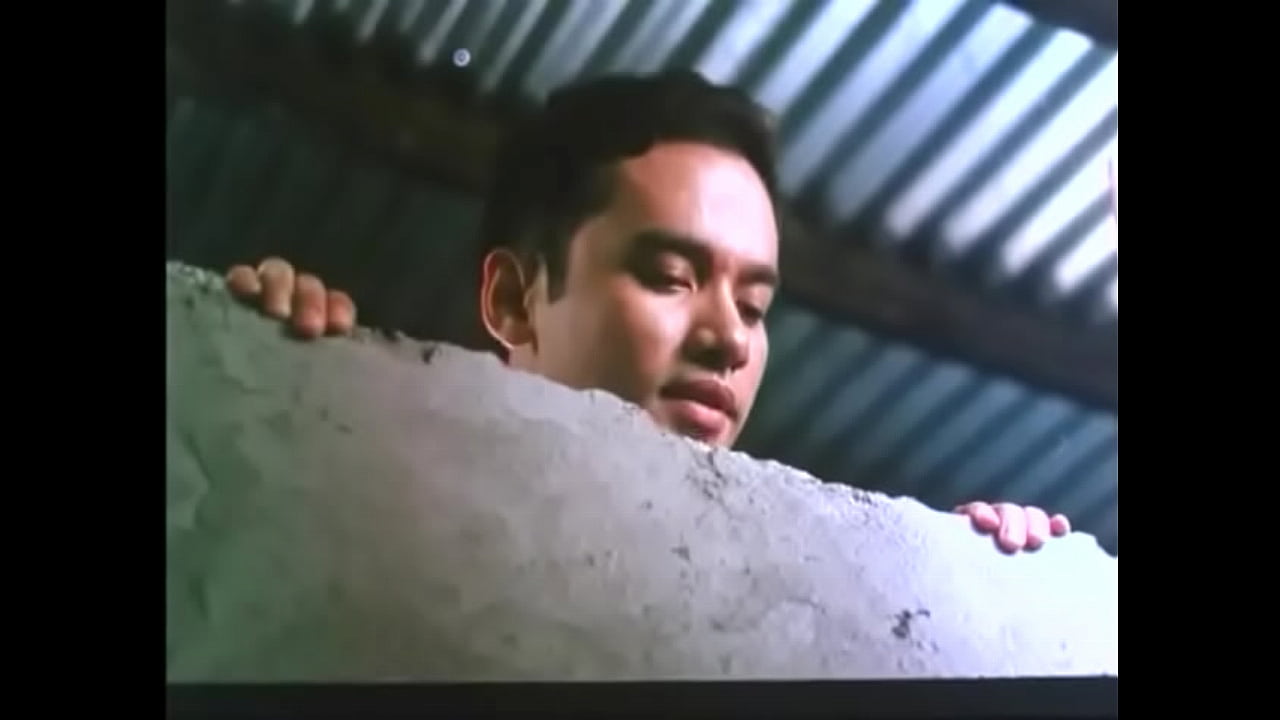 Guy peeps while she take bath