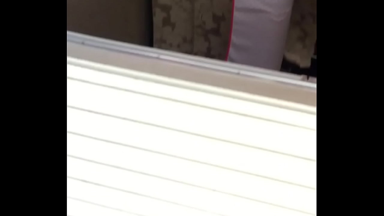 32 year old Latina in leggings