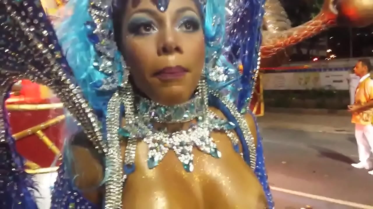 paulina reis com peit&otilde;es no carnaval rio de janeiro - musa do unidos de bangu