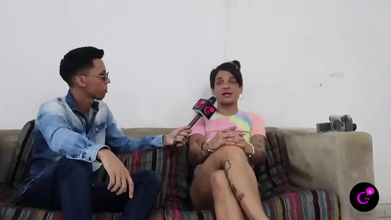 la familia siente verguenza a raiz de que ha empezado su transformaci&oacute;n.