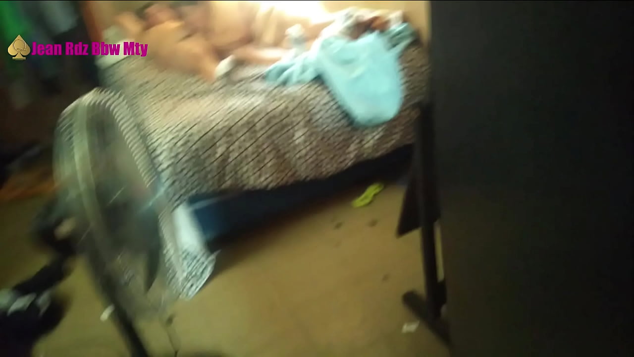 Atrapada poniendo los cuernos