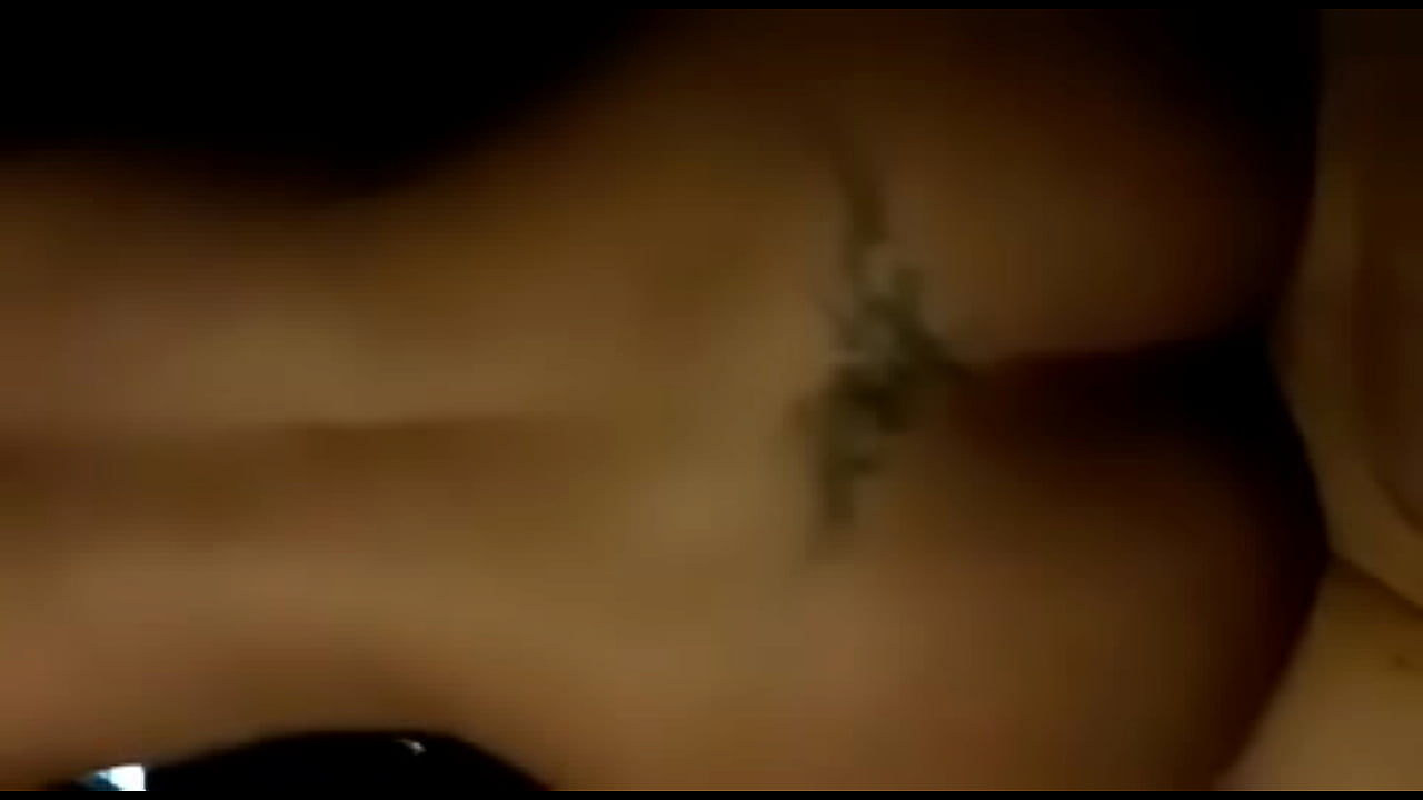 Conhe&ccedil;am a mulher sirene - Escandalosa dando o cuzinho