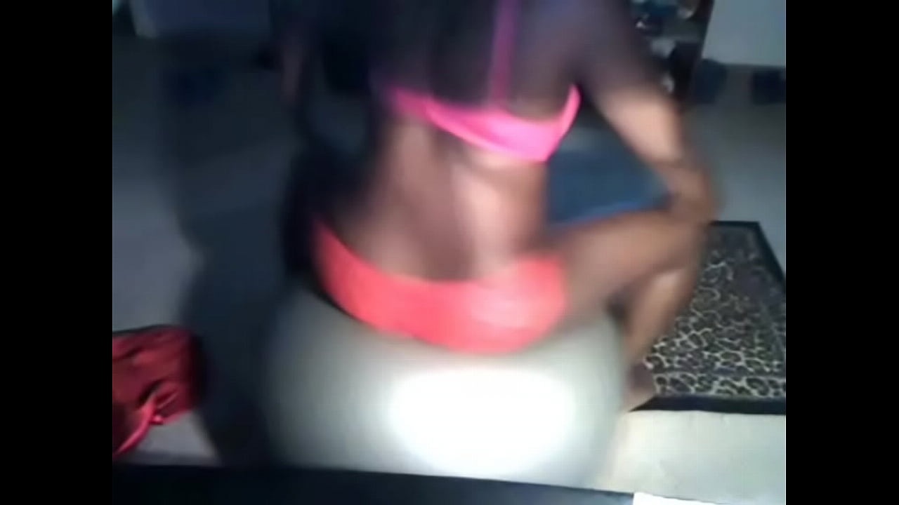 EBONY WORKOUT ON EXERCISE BALL
