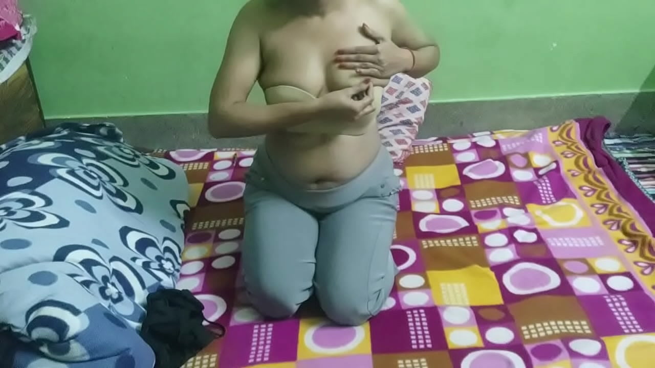 Vibrator se bujhai choot ki pyaas