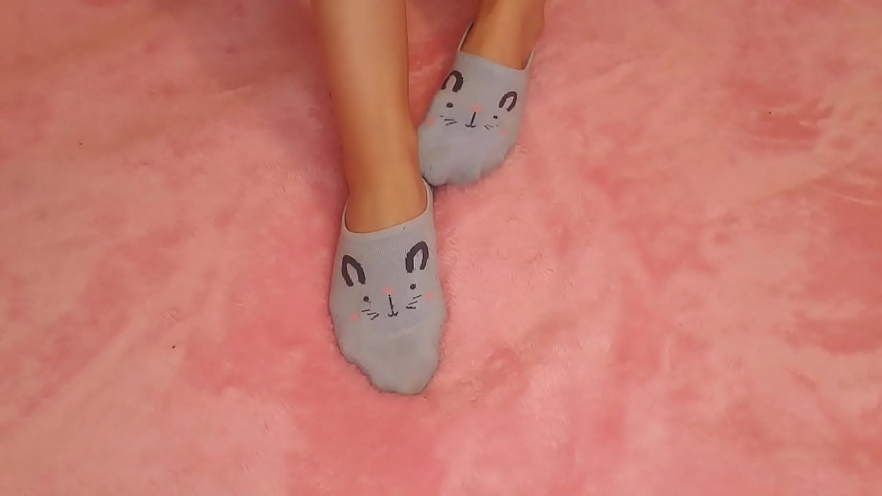 I PAINT MY NAILS AND GIVE MY FEET A MASSAGE I WOULD LIKE TO HAVE YOUR SEMEN FOR MORE HYDRATION