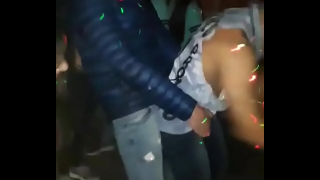 Enculando a un enano