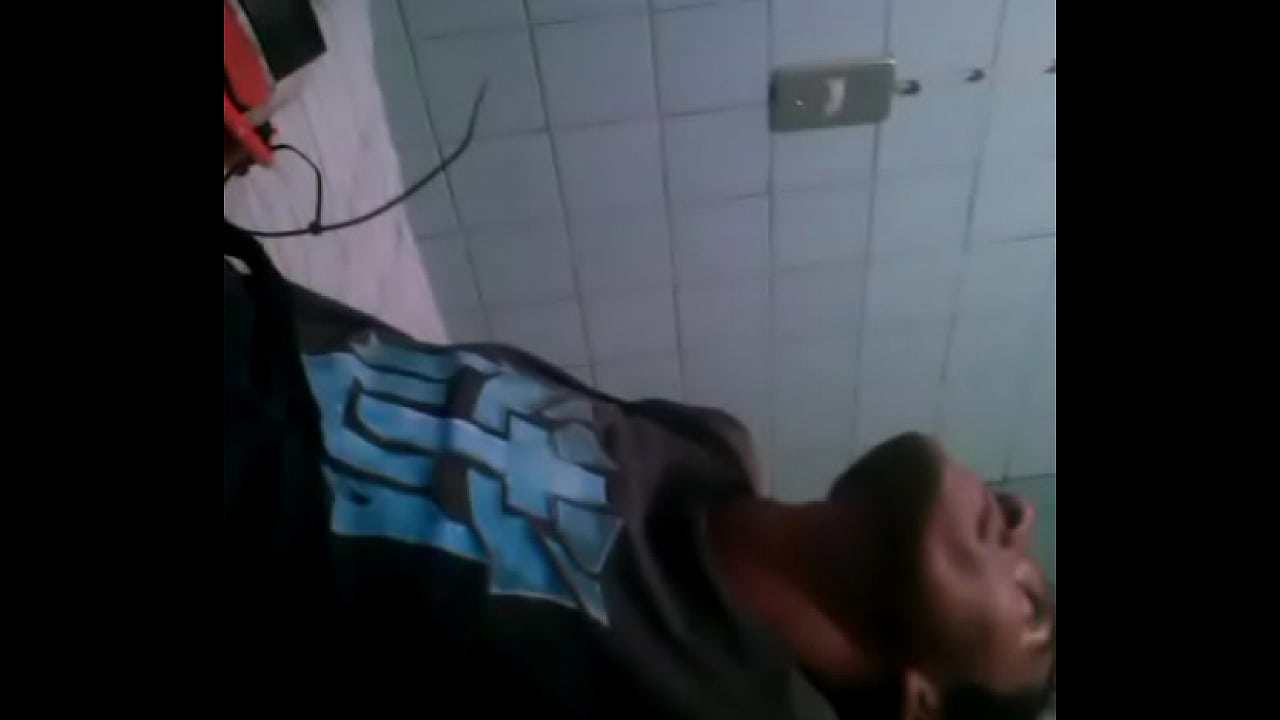 Mamando verga morena cuarto del alba&ntilde;il