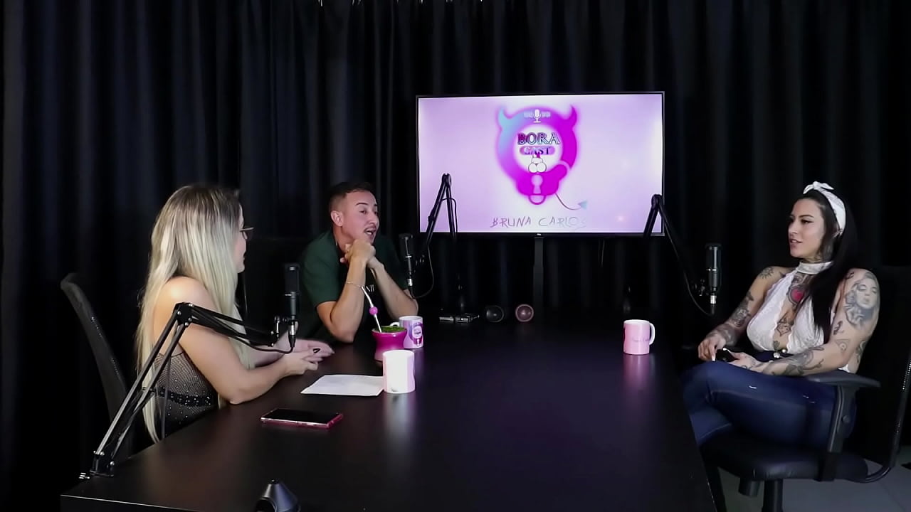 Os atendimentos que faz com as duas namoradas, n&atilde;o ia curtir fazer gang bang com desconhecidos, e quando foi pro motel... - Lexi Mallet (SHEER/RED)