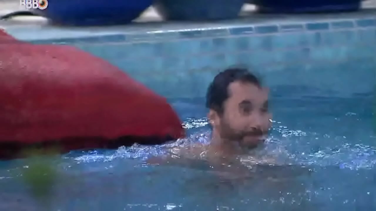 Naked men famous Fabio Jr. Homens famosos pelad&otilde;es na piscina - Giuk Fiuk Gil no BBB 21