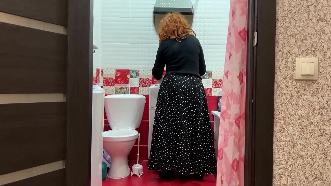 Mature lady got free and offered to fuck her ass in anal