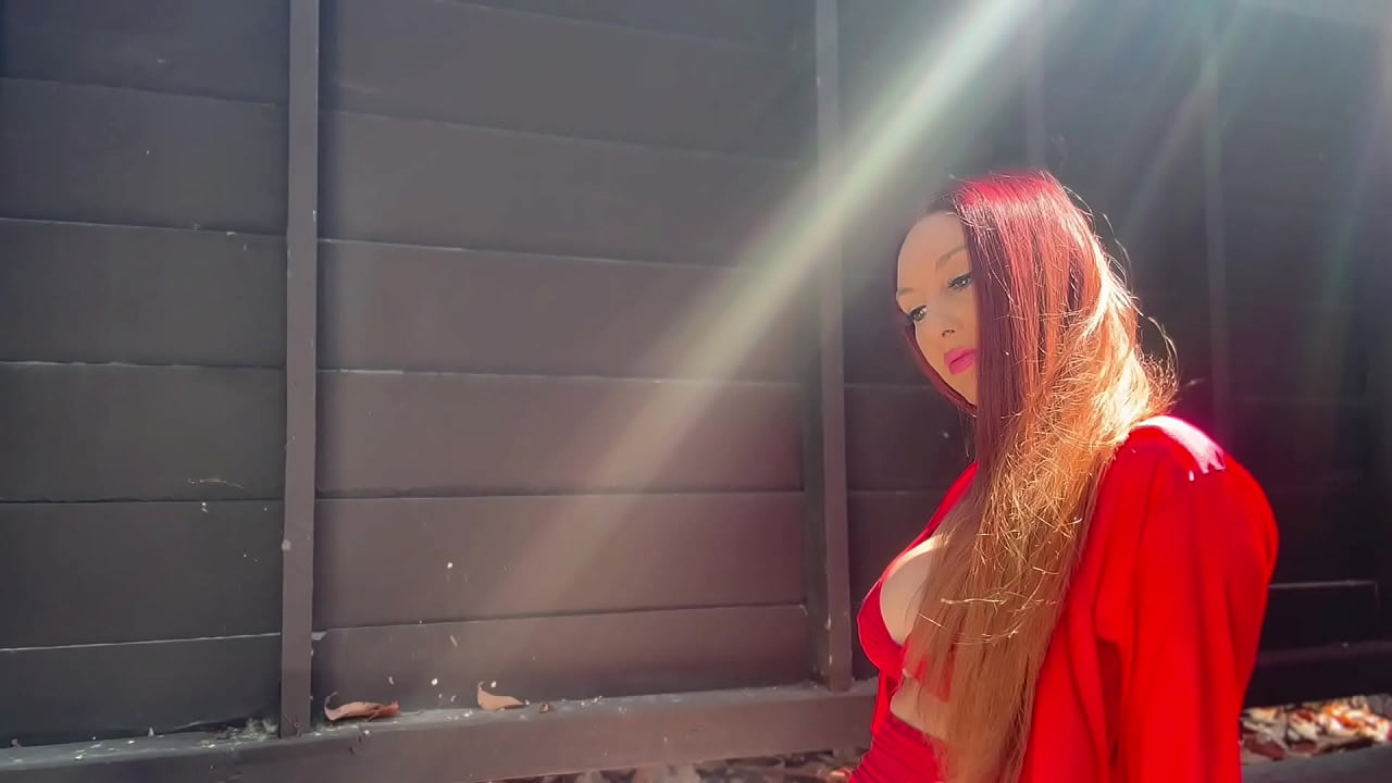 European Stepmom Artemisia Love Outside Solo Sesh