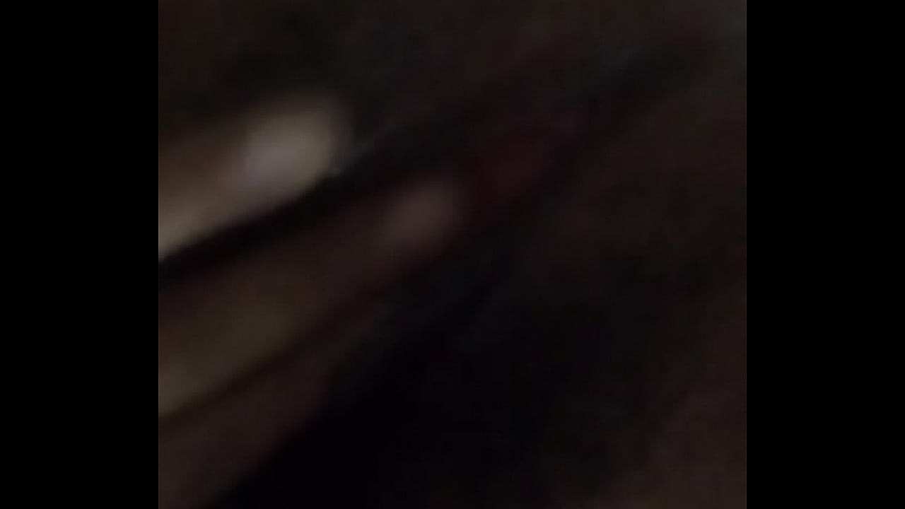 Morenita masturb&aacute;ndose