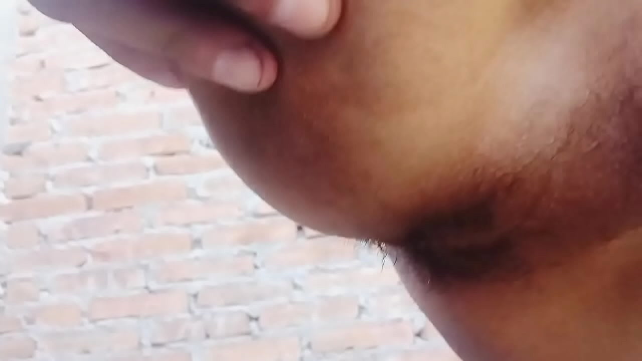 Una rica paja para pasar el rato en el patio