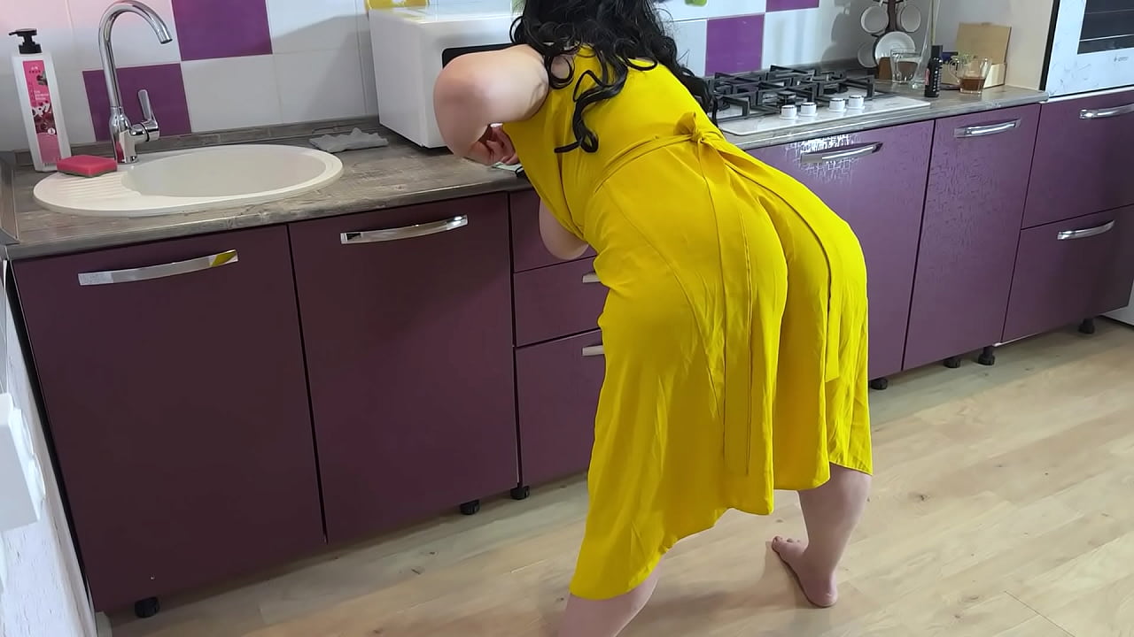 An experienced MILF framed a big and mature ass for a dick in anal