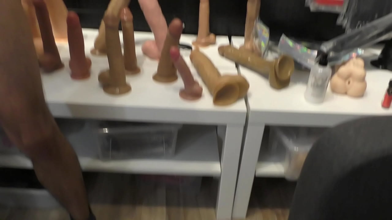 משחקי פטמות בחנות סקס גייז בתל אביב ישראל