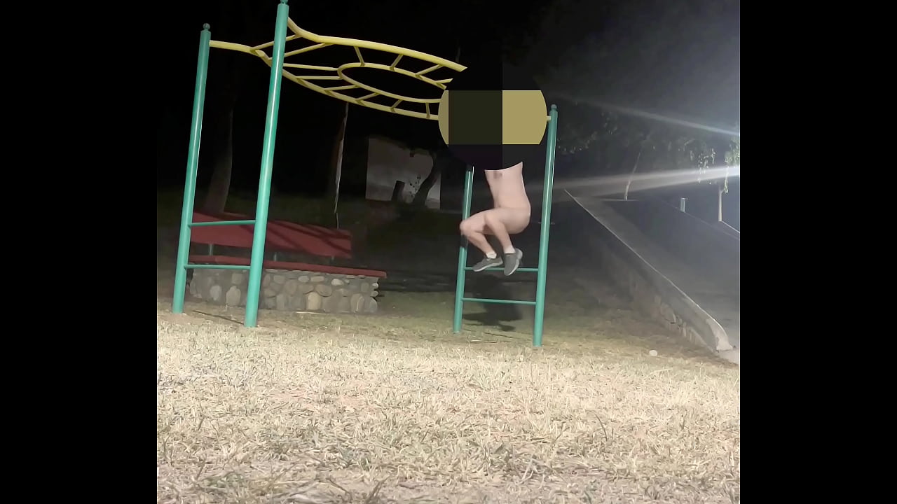 Dared to go to park and take off my clothes (part 8)