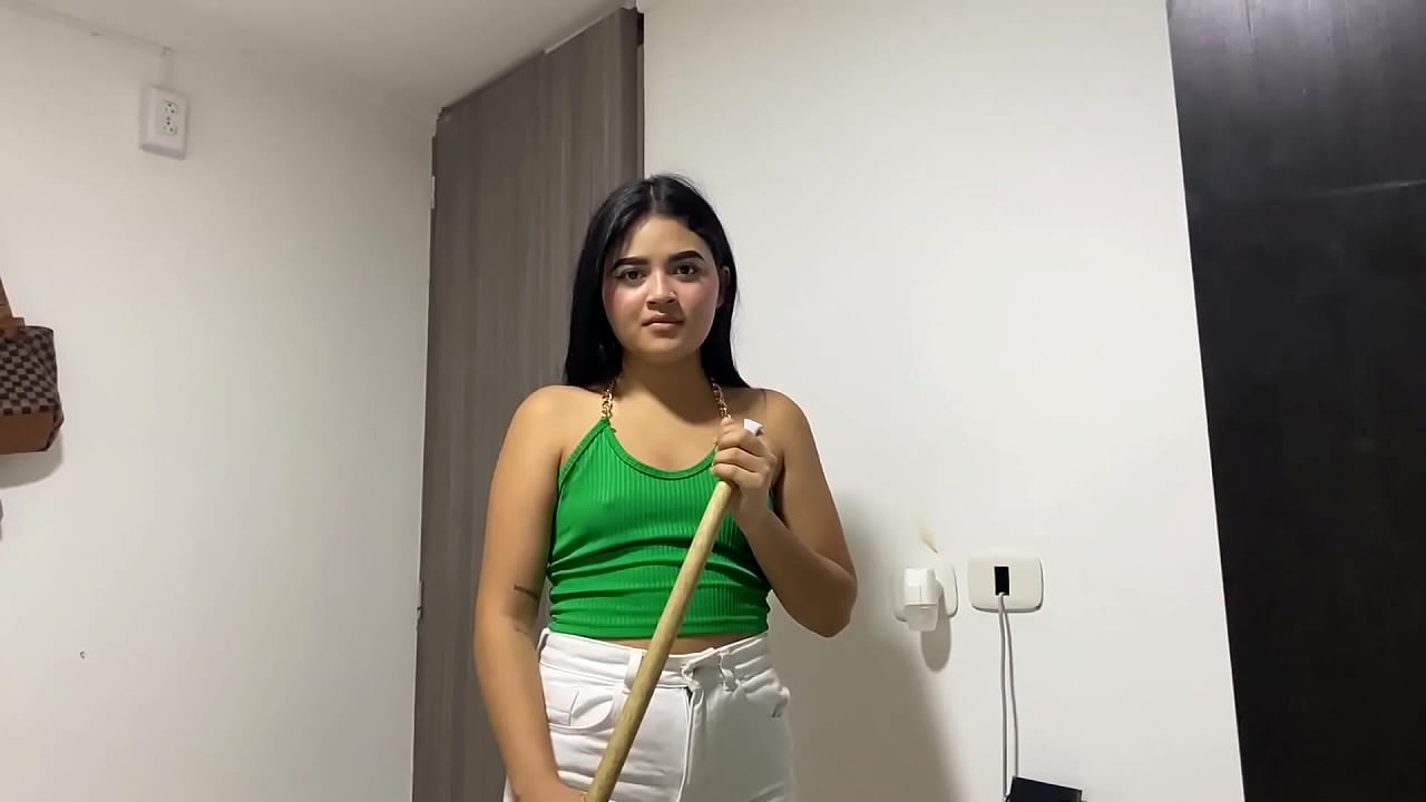 Trabajadora hace que lo que su jefe le pide a cambio de un dinero extra