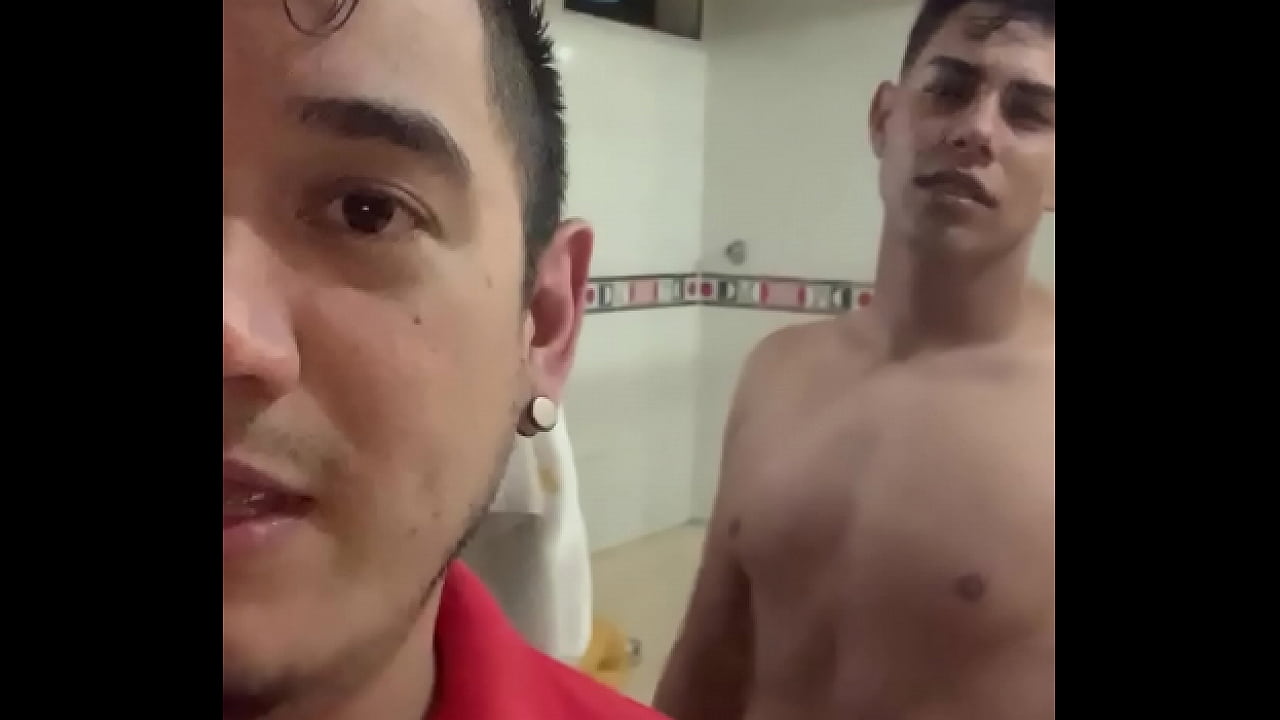 Jock guy  manly face sexy body gets a blowjob