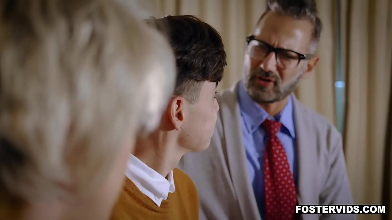 Desperate MILF fucks with foster stepson to get pregnant