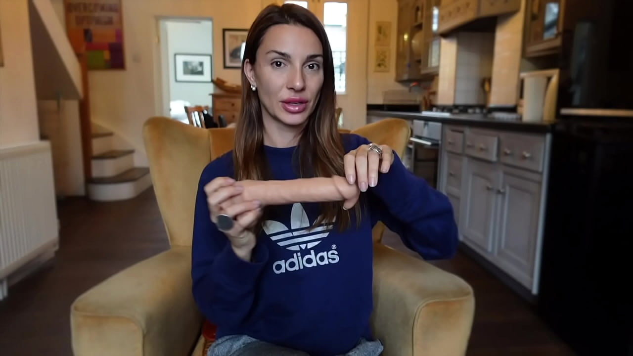 Girth does it matter? Sex tutorial with Roxy Fox