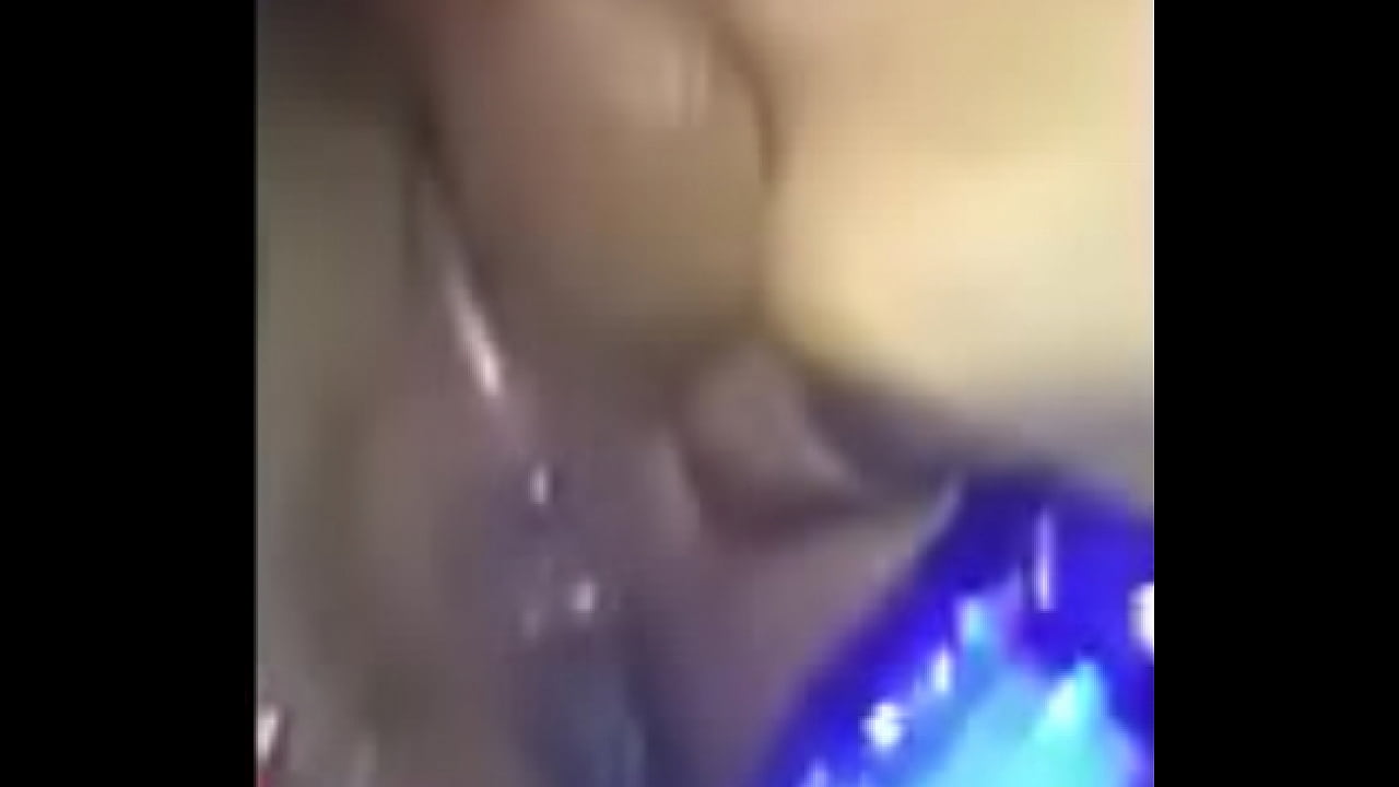 Playing with her new toy before anal