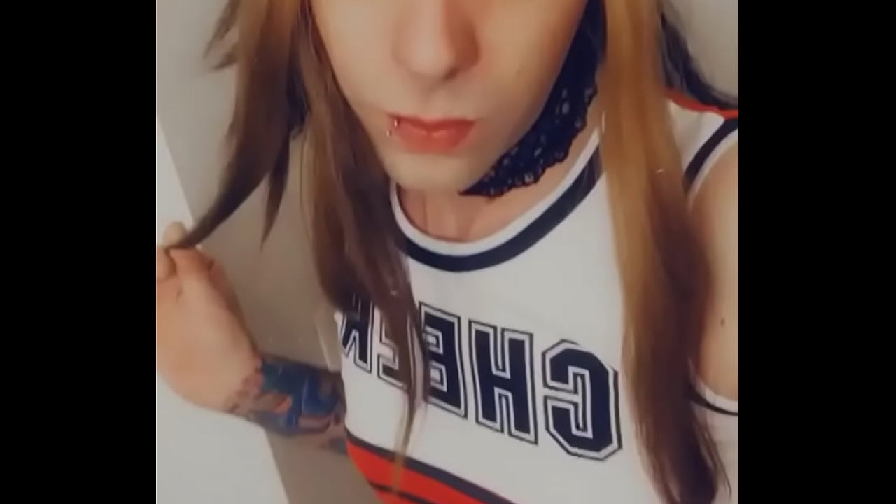 Pretty Girls Gets Horny After Cheerleading