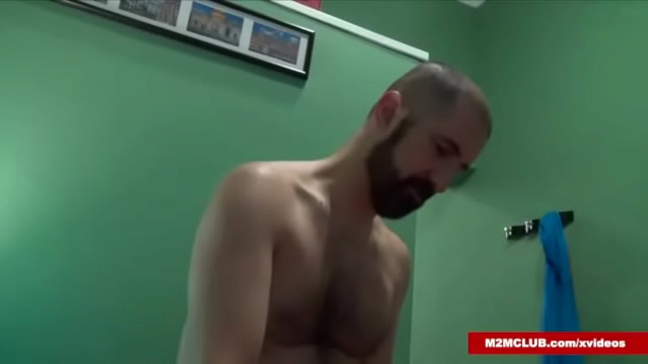 Machos espa&ntilde;oles cogiendo