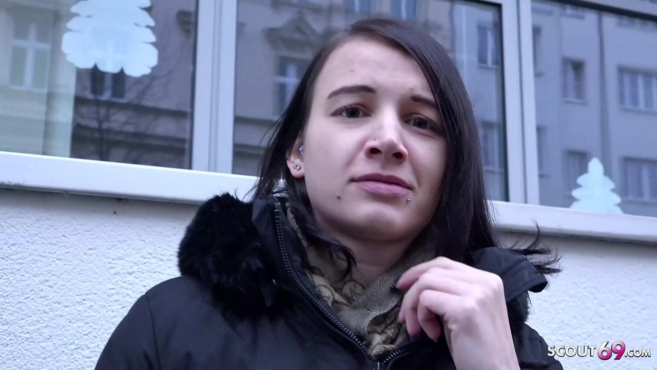 GERMAN SCOUT - JUNGE SCHLANKE MAUS NYLA BEI STRASSEN CASTING F&Uuml;R GELD GEV&Ouml;GELT