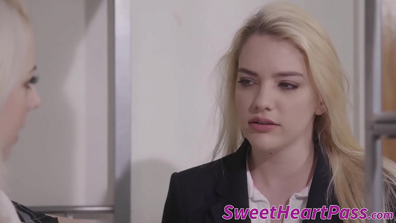 Cute dykes have a pussy licking party