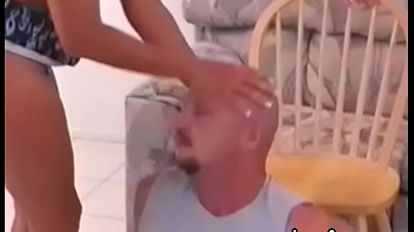 Wife facesitting chap