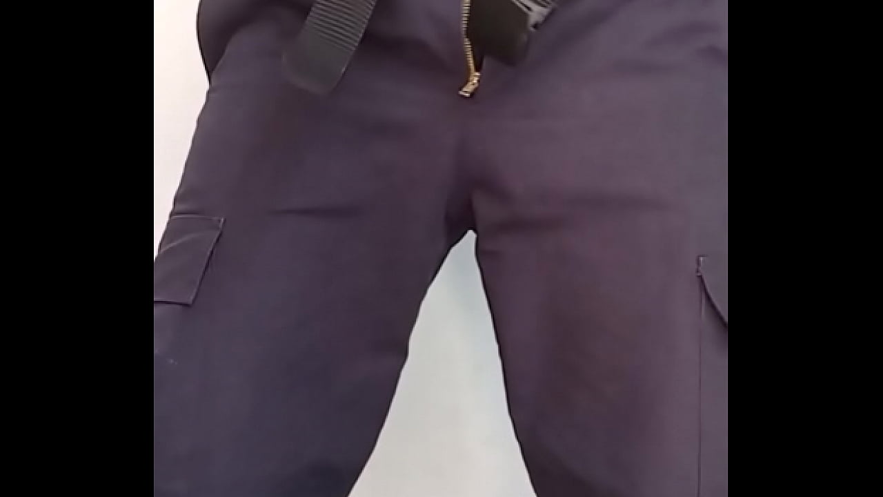 Oficial con lencer&iacute;a