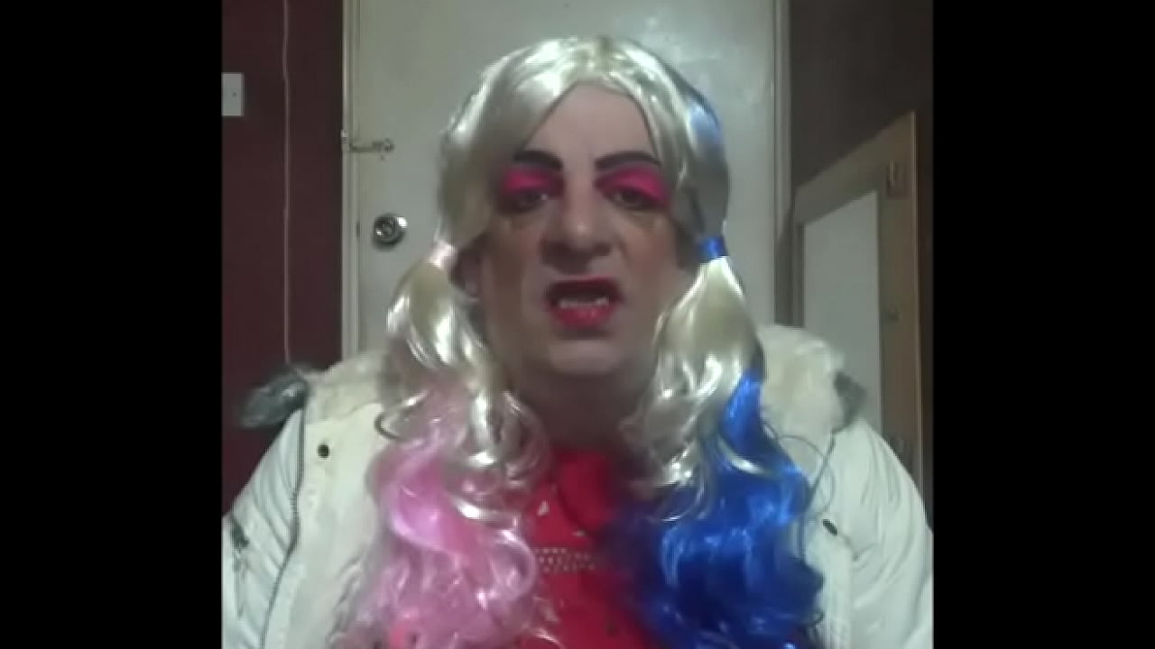 bisexual crossdresser loves pissing