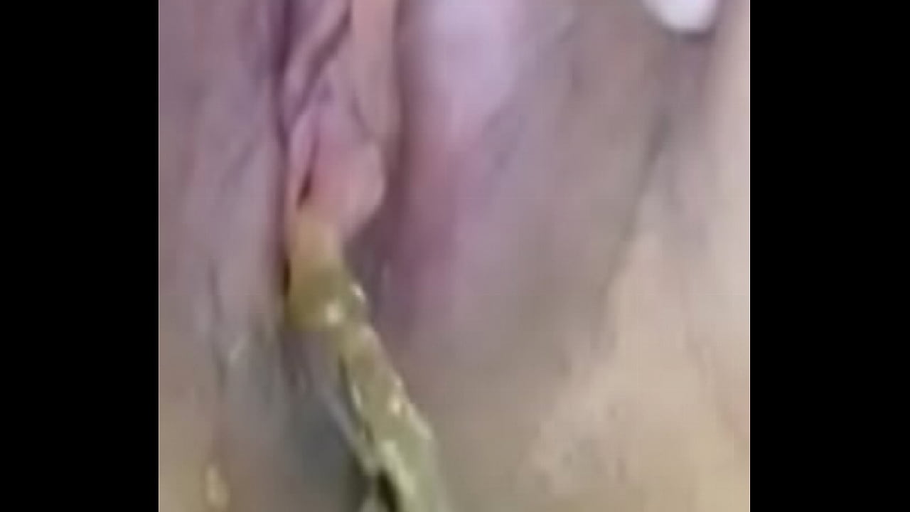 Chica Hace pip&iacute; en su casa mientras se graba