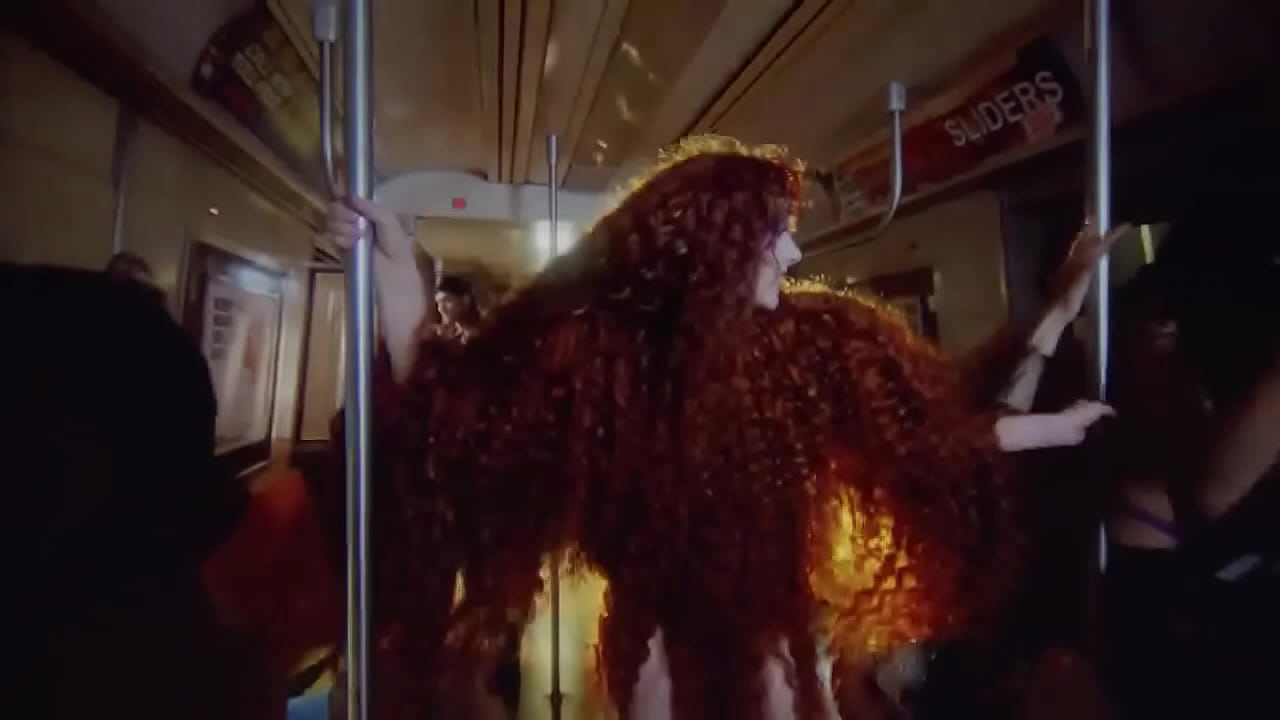 Girl on subway gets eaten out