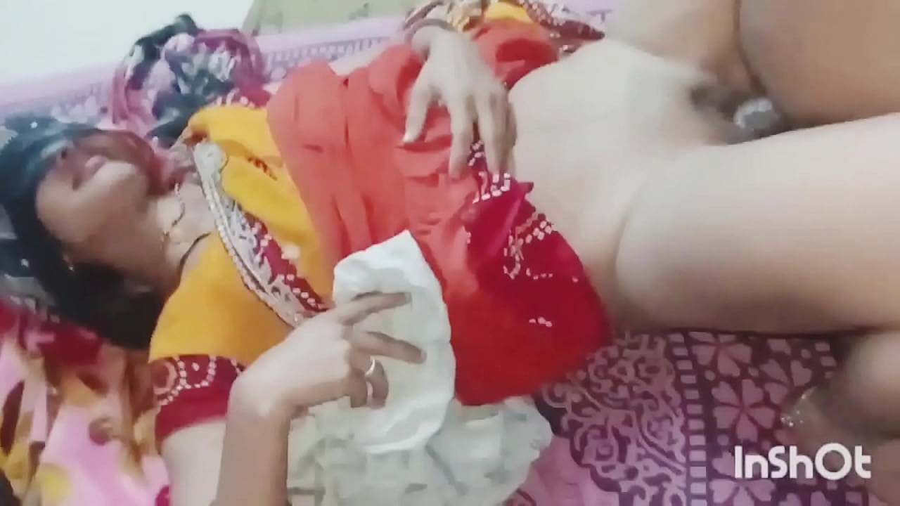 Dewar and bhabhi Hindi sex video behind their parents
