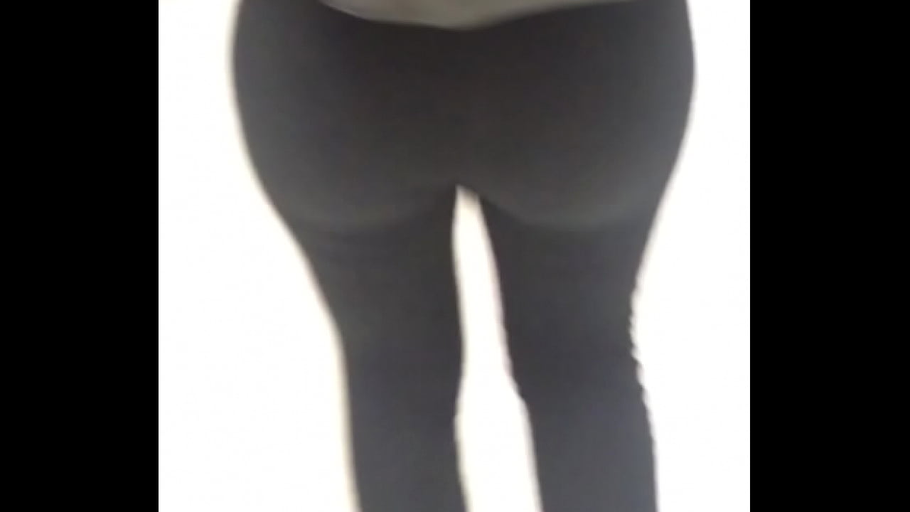 Fat Ass latina in leggins