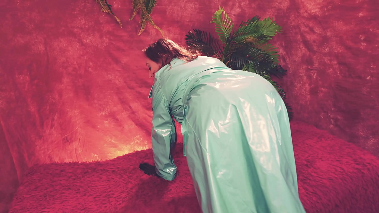 Hot MILF in Latex Catsuit, Sexy Stockings and Fetish Pvc!