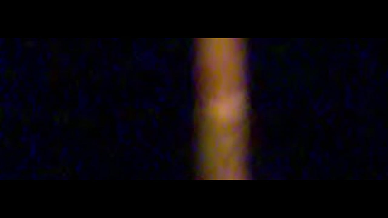 Mientras se ba&ntilde;a la vecina