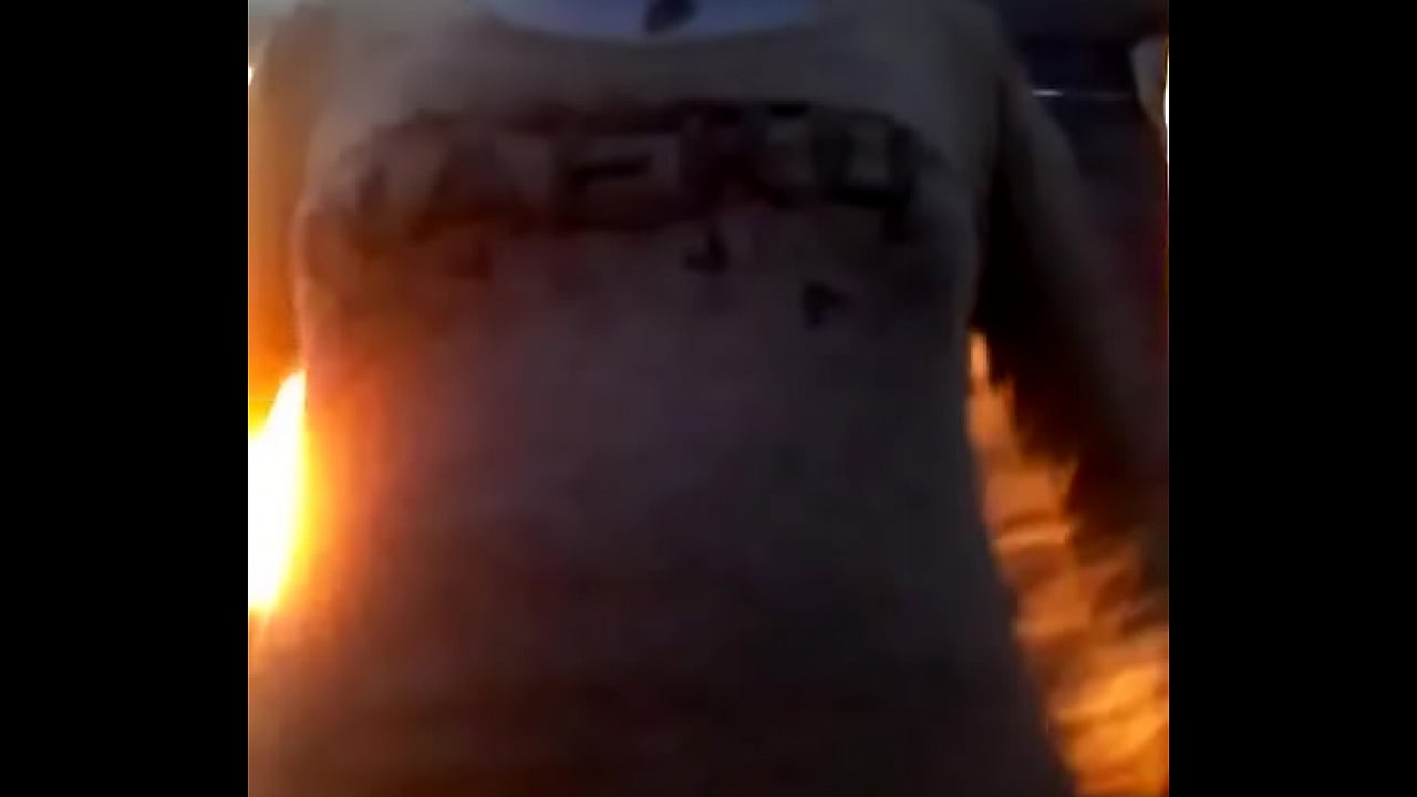 Chibola abriendo el culo