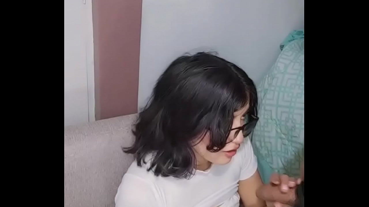 Colegiala se salta las clases para ir a follar con su profesor por mejores notas